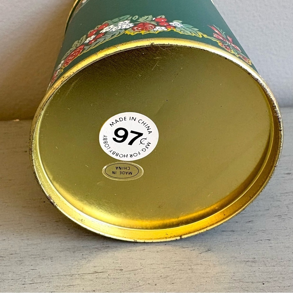 VTG Festive Christmas Holiday Round Cookie Tin Set of 3 - Multicolor Santa Holly - Picture 7 of 16
